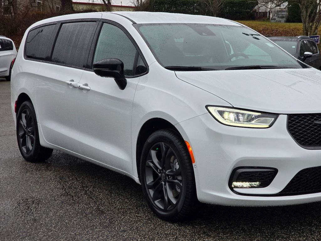 New 2026 Chrysler Pacifica Select image 39