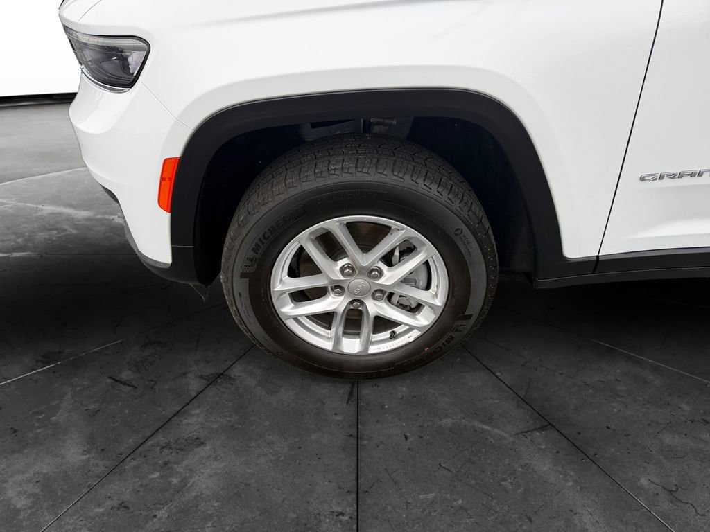 Used 2025 Jeep Grand Cherokee L Laredo w/ Luxury Tech Group I image 14