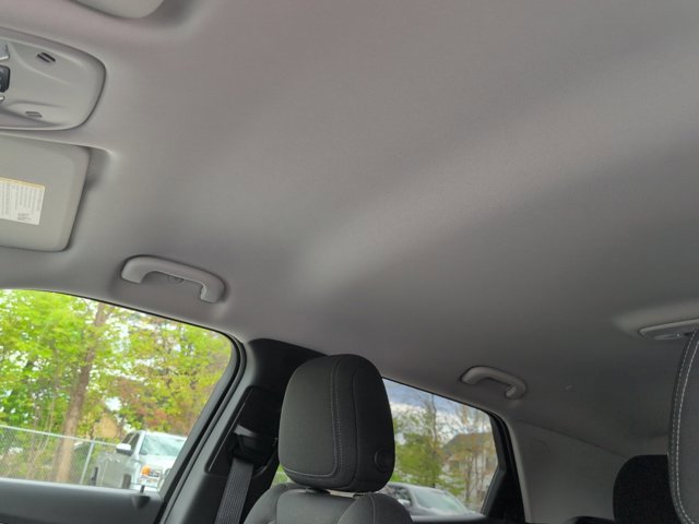 Used 2025 Chevrolet TrailBlazer LT w/ LT Cold Weather Package AWD/4WD image 30