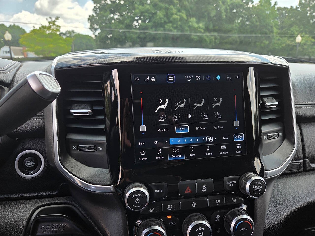 Used 2022 RAM 2500 Laramie AWD/4WD image 18
