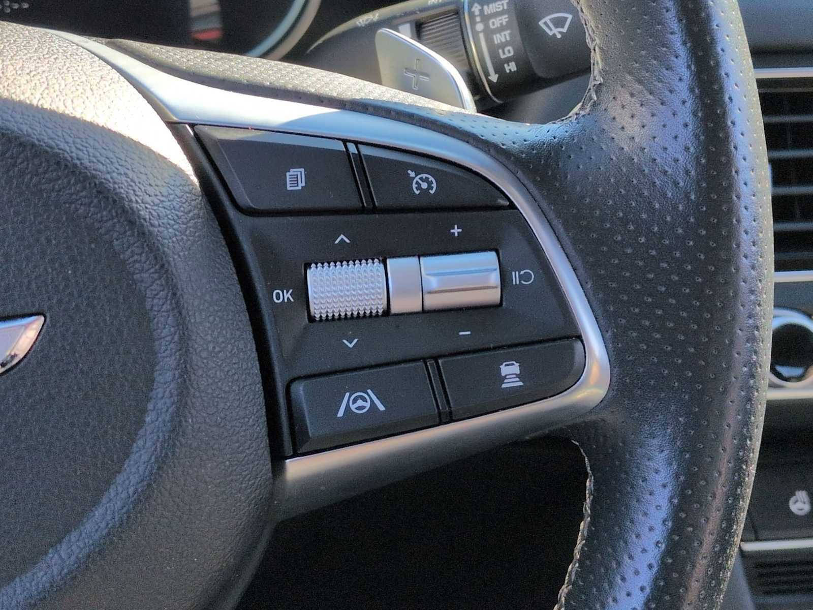 Used 2023 Genesis G70 2.0T image 25