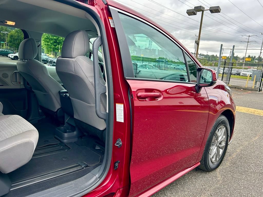 Certified 2024 Toyota Sienna LE AWD/4WD image 14