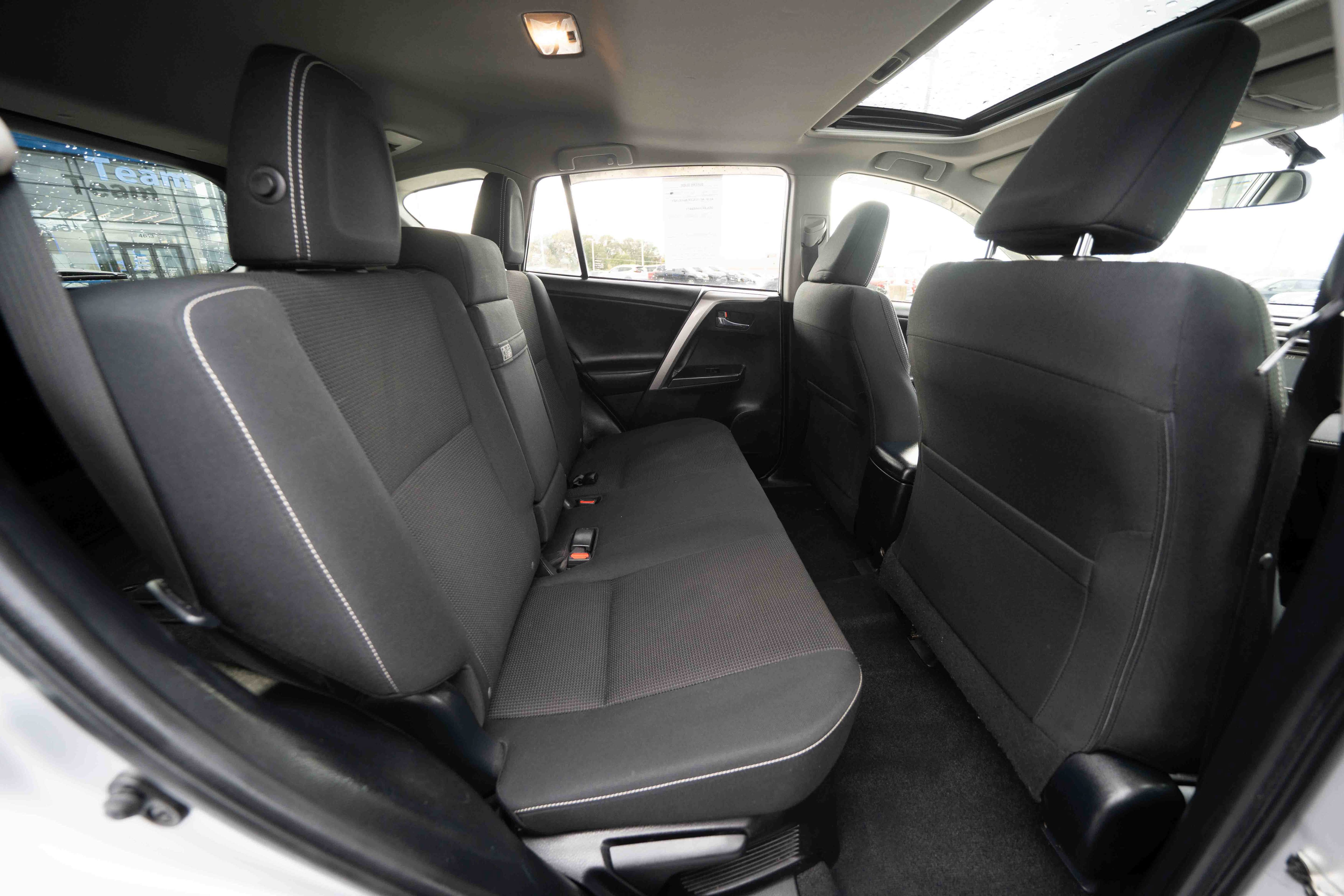 Used 2016 Toyota RAV4 XLE AWD/4WD image 25