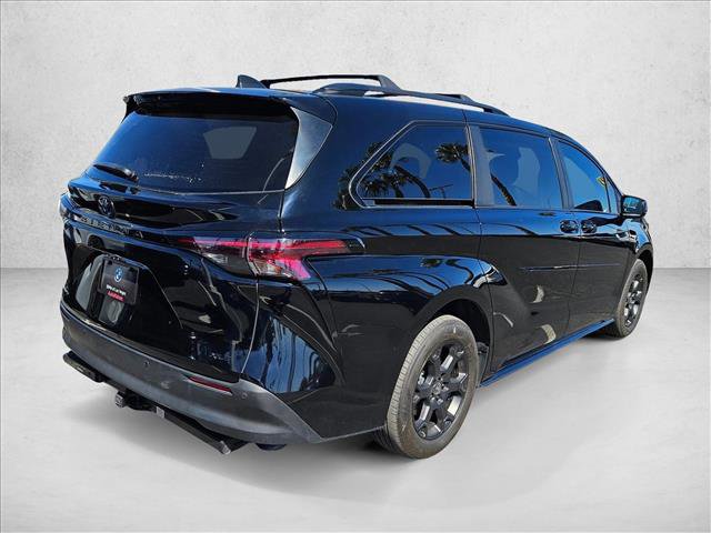 Used 2025 Toyota Sienna XLE Woodland Edition image 5