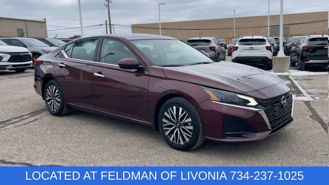 Used 2024 Nissan Altima 2.5 SV w/ SV Premium Package image 2