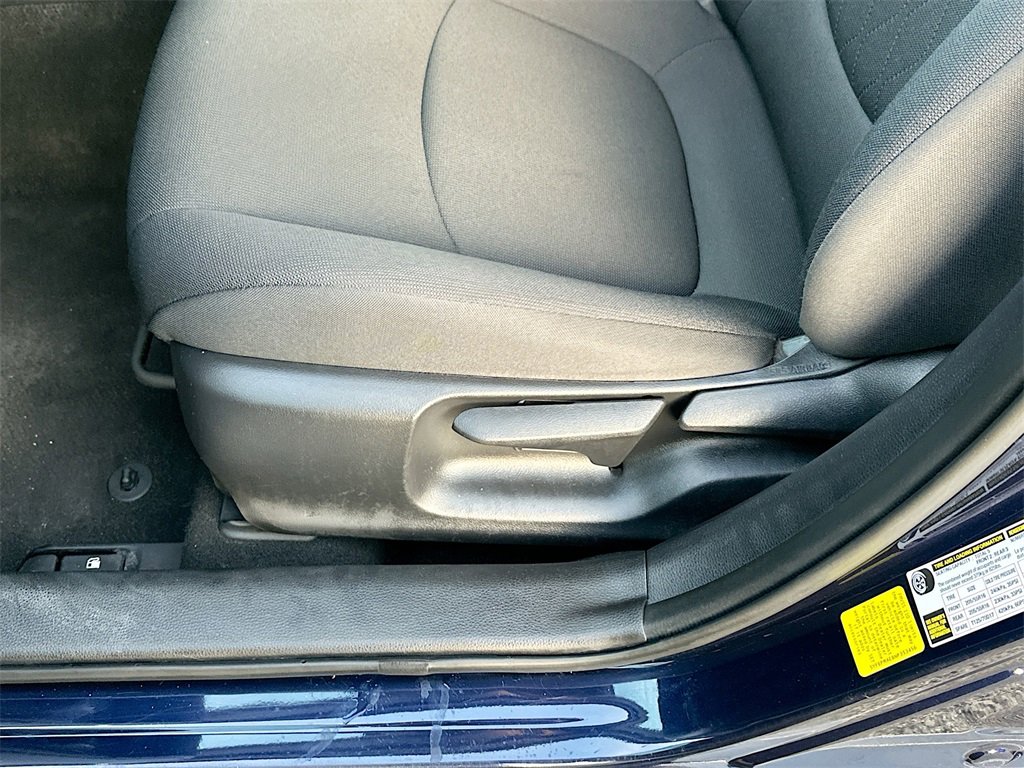 Used 2022 Toyota Corolla LE image 9