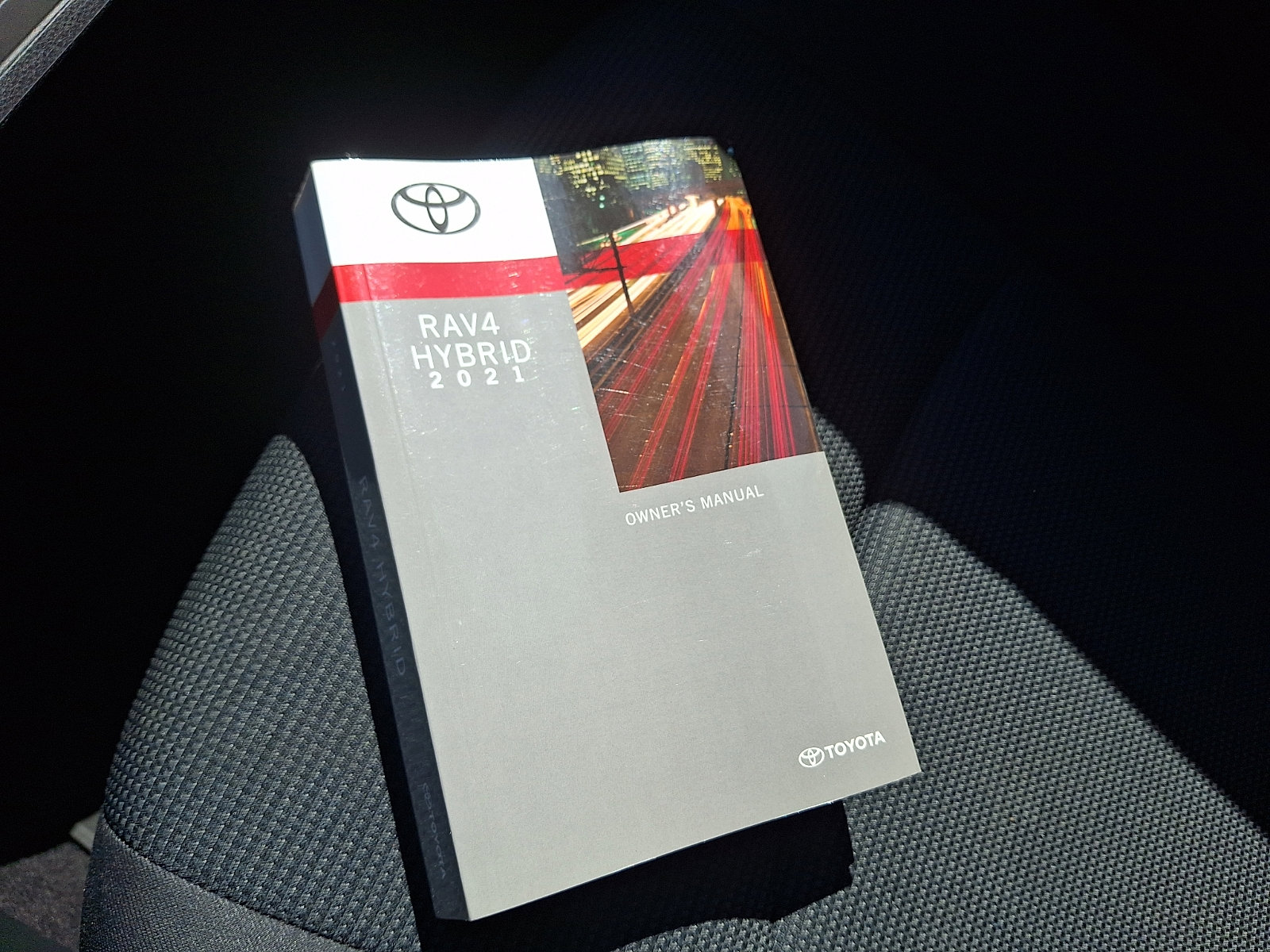 Used 2021 Toyota RAV4 LE image 26