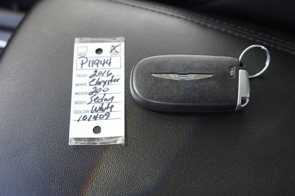 Used 2016 Chrysler 200 Limited FWD image 33