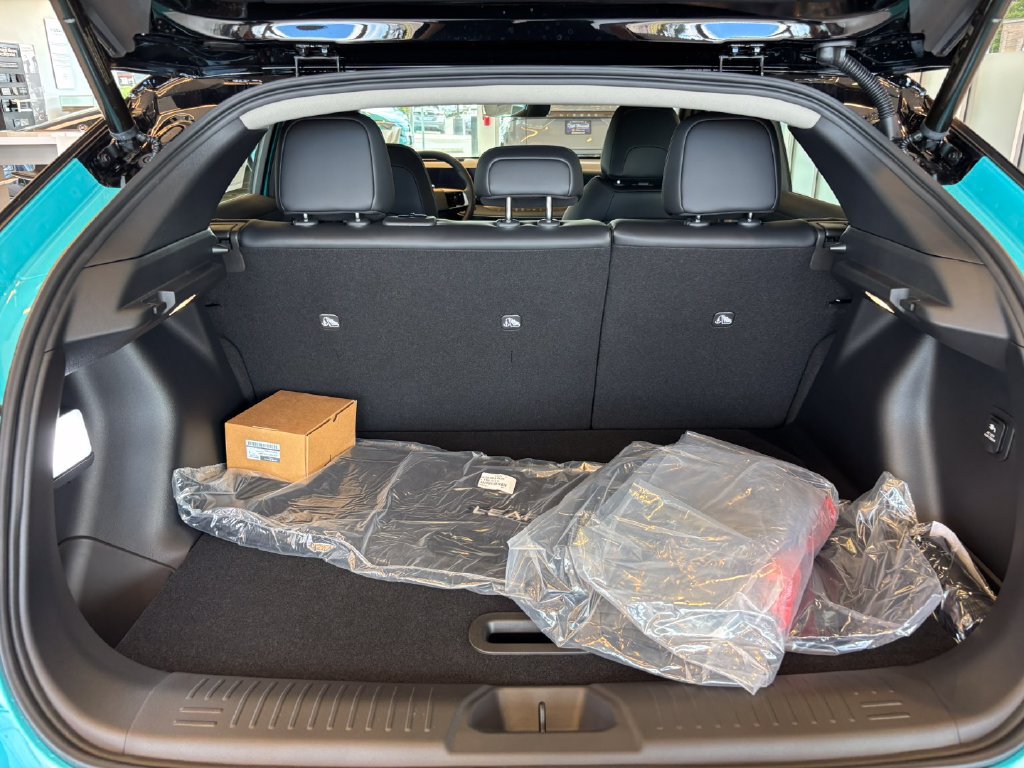 New 2026 Nissan Leaf Platinum+ w/ Cargo Package (Platinum+) FWD image 27