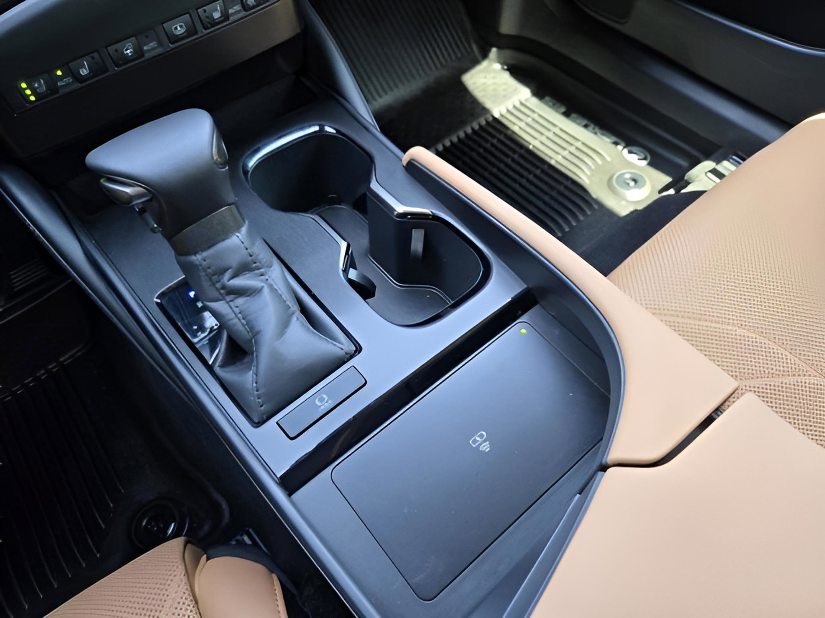 Used 2025 Lexus ES 350 Ultra Luxury w/ Accessory Package (Z2) image 11