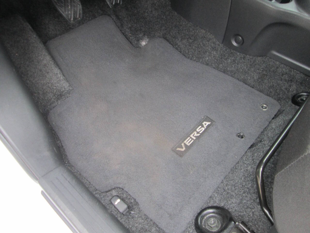 Used 2019 Nissan Versa S FWD image 21