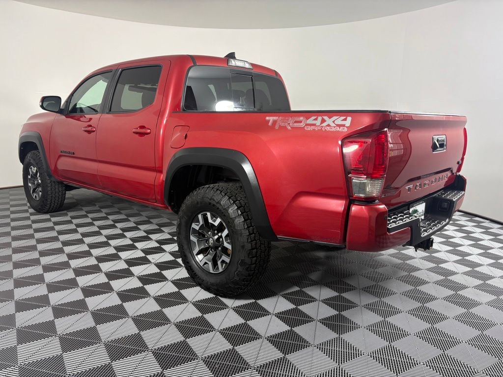 Used 2017 Toyota Tacoma TRD Off-Road w/ Premium & Technology Package AWD/4WD image 11