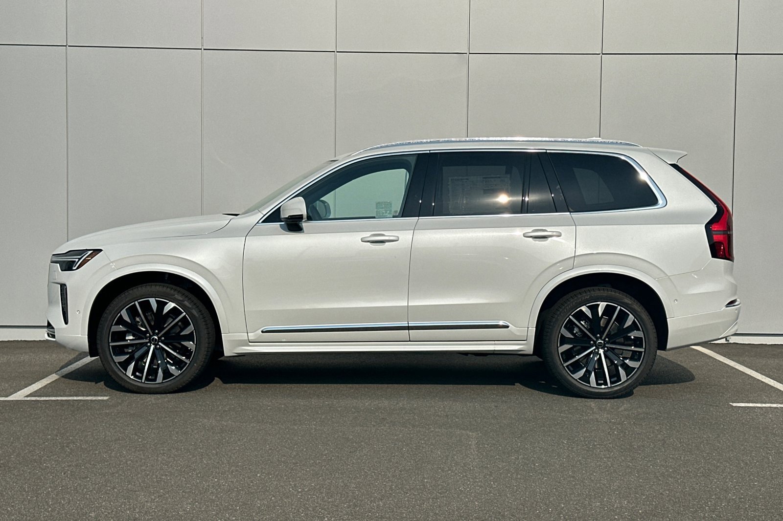 New 2026 Volvo XC90 B6 Plus w/ Protection Package Premier image 2