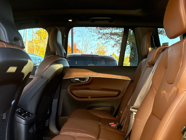 Certified 2025 Volvo XC90 T8 Plus AWD/4WD image 21