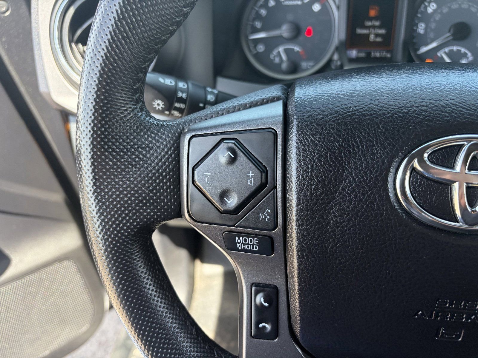 Used 2021 Toyota Tacoma TRD Off-Road w/ Technology Package RWD image 25