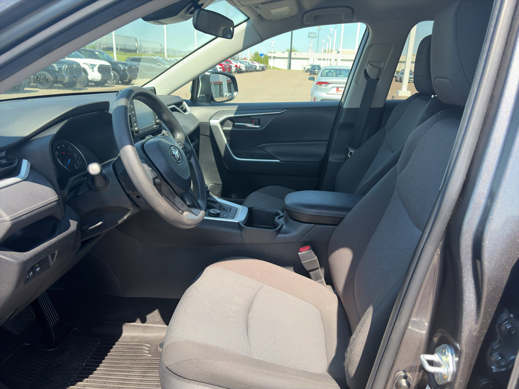 Used 2022 Toyota RAV4 XLE image 9