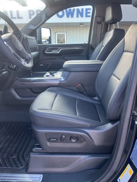 Used 2025 Chevrolet Silverado 2500 LTZ w/ Trail Boss Package AWD/4WD image 11