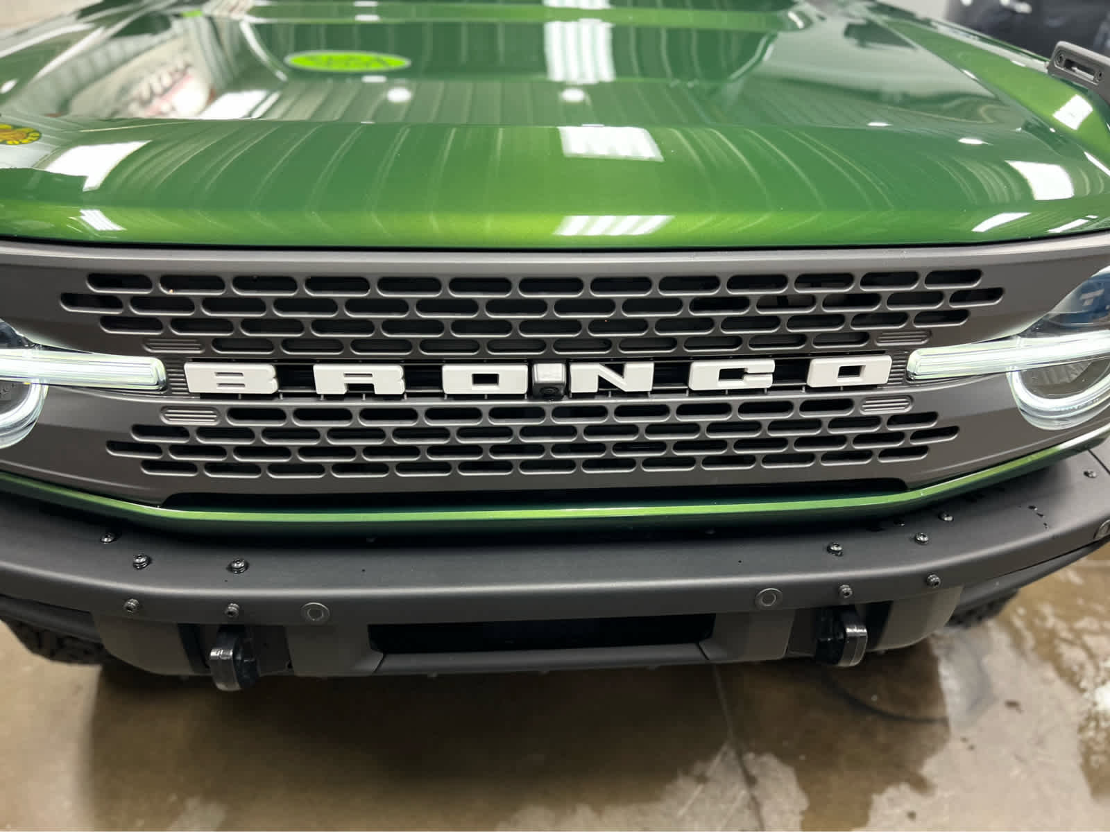 Used 2024 Ford Bronco Badlands image 2