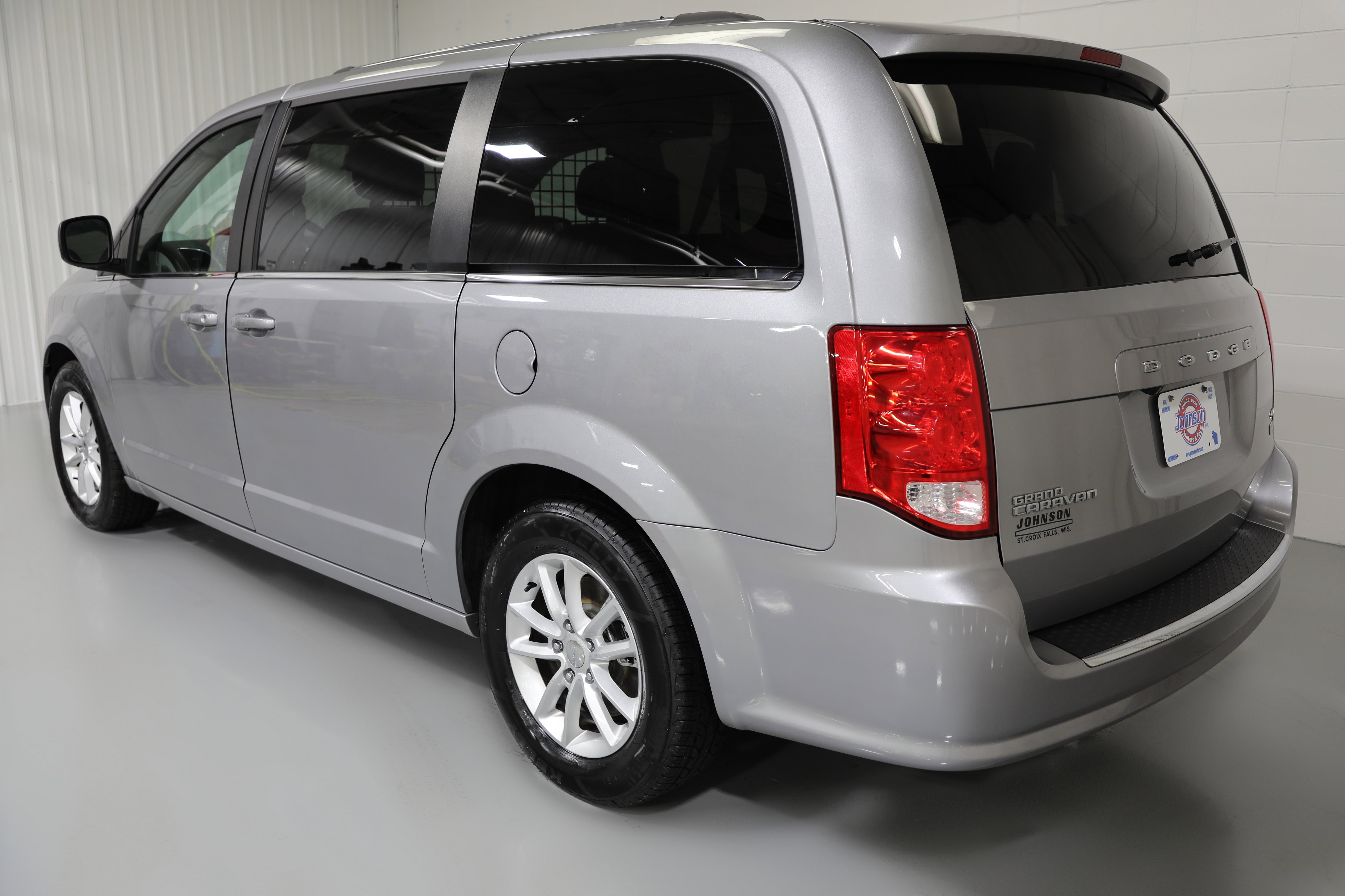 Used 2018 Dodge Grand Caravan SXT image 16