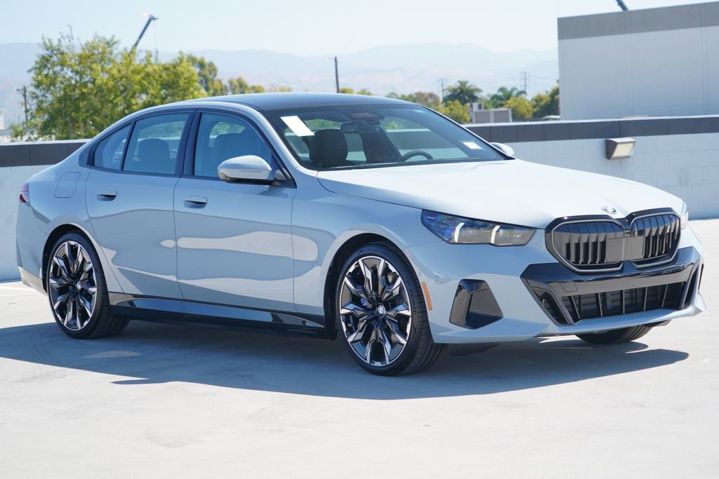 New 2026 BMW i5 eDrive40 w/ Executive Package image 3