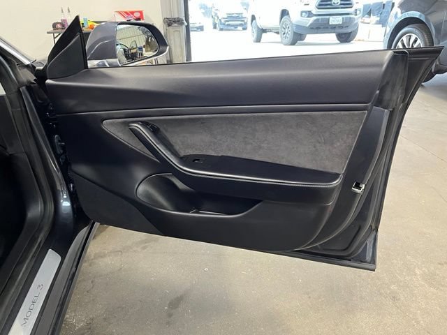 Used 2018 Tesla Model 3 Long Range RWD image 13