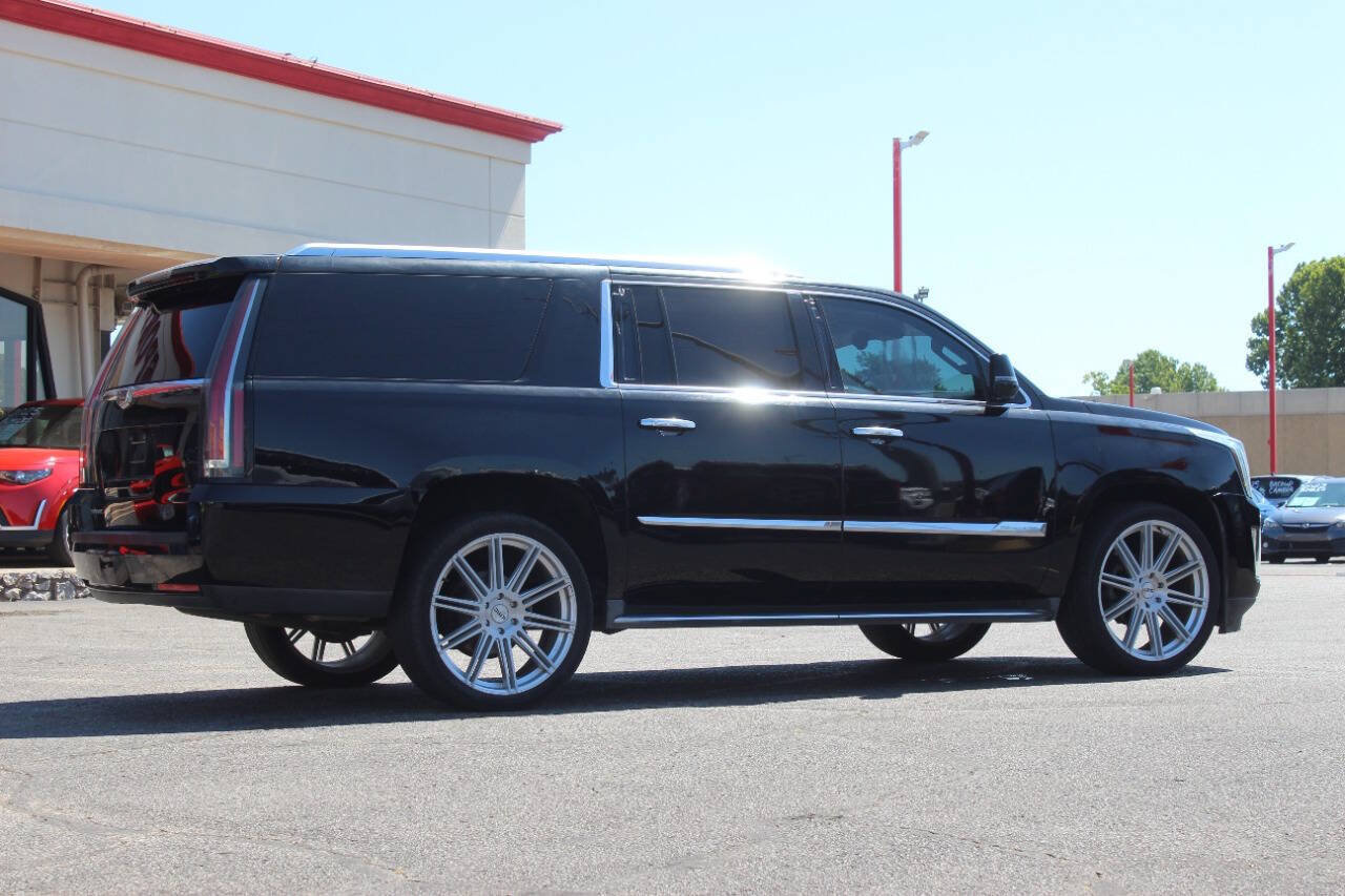 Used 2016 Cadillac Escalade ESV Luxury RWD image 3