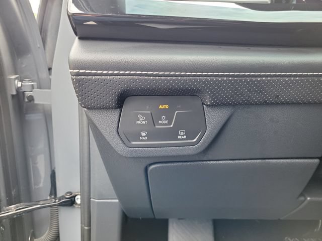 Used 2024 Volkswagen Atlas Cross Sport SE FWD image 23