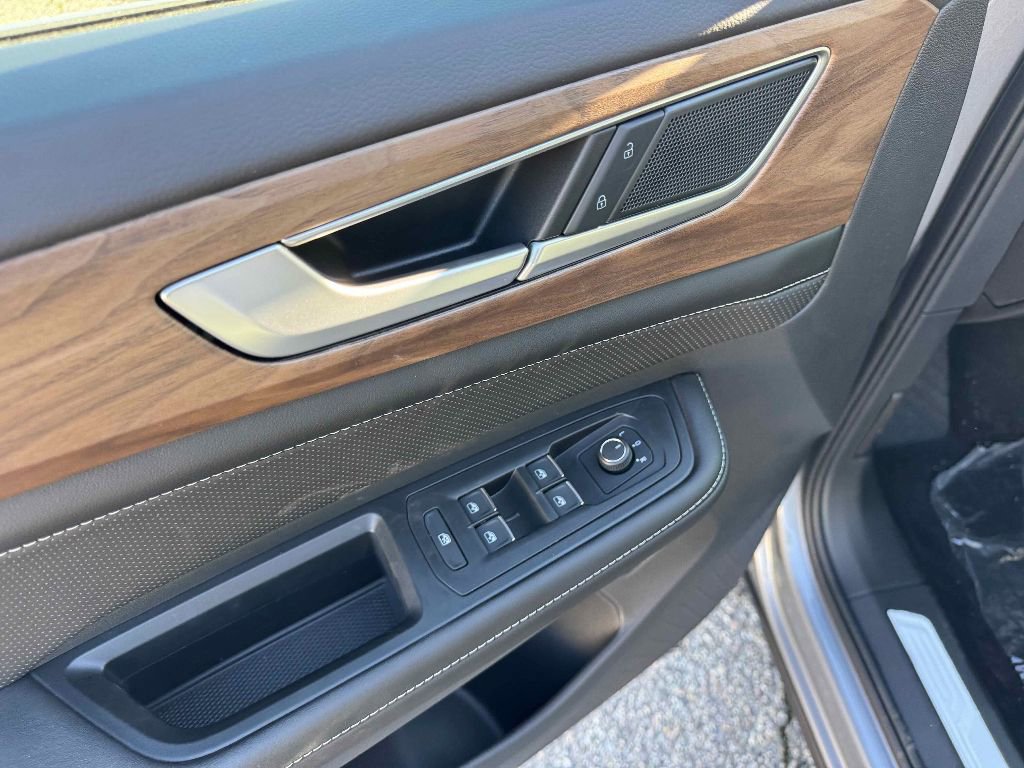 New 2026 Volkswagen Atlas SE image 13