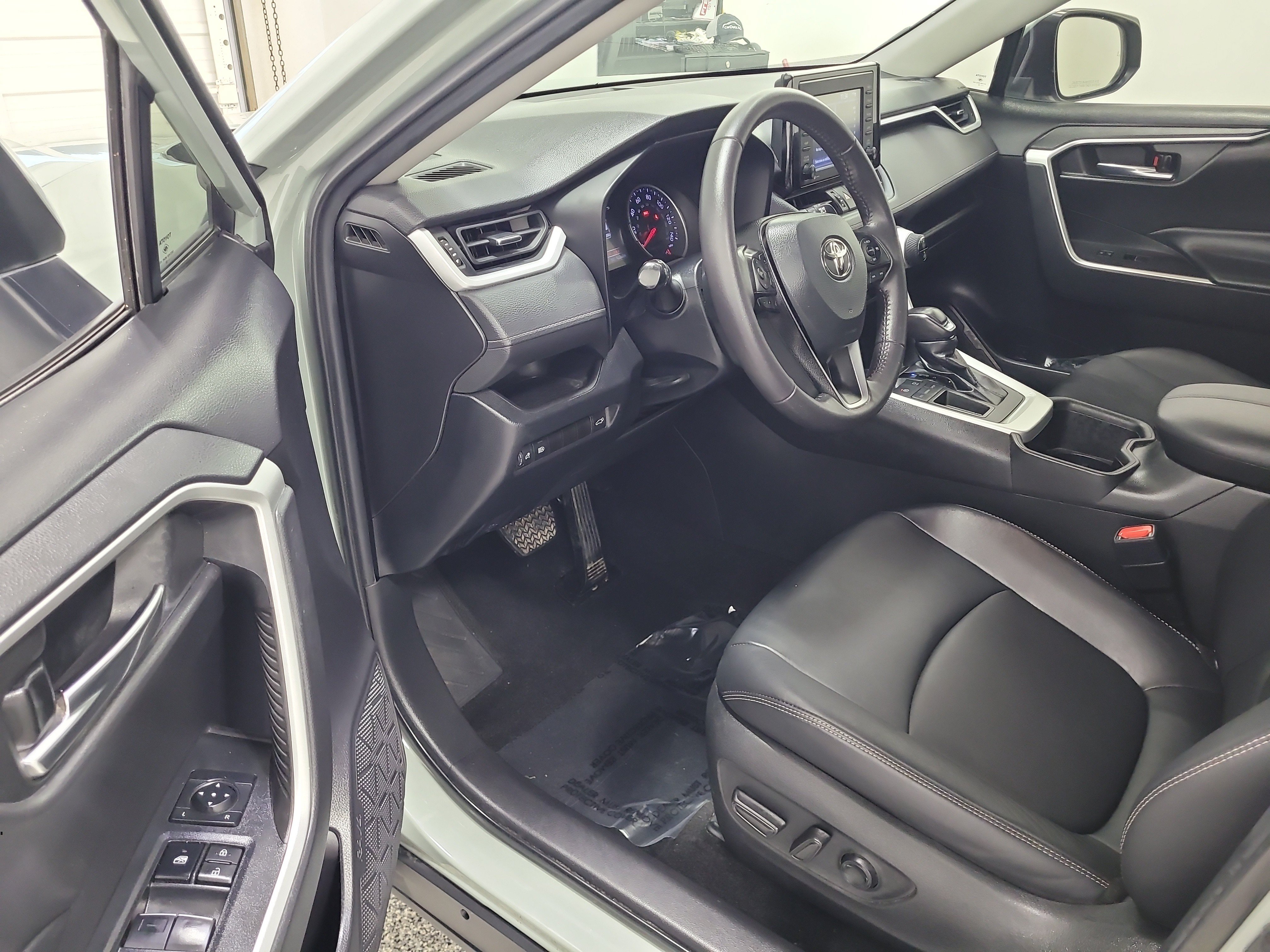 Used 2022 Toyota RAV4 XLE Premium FWD image 21