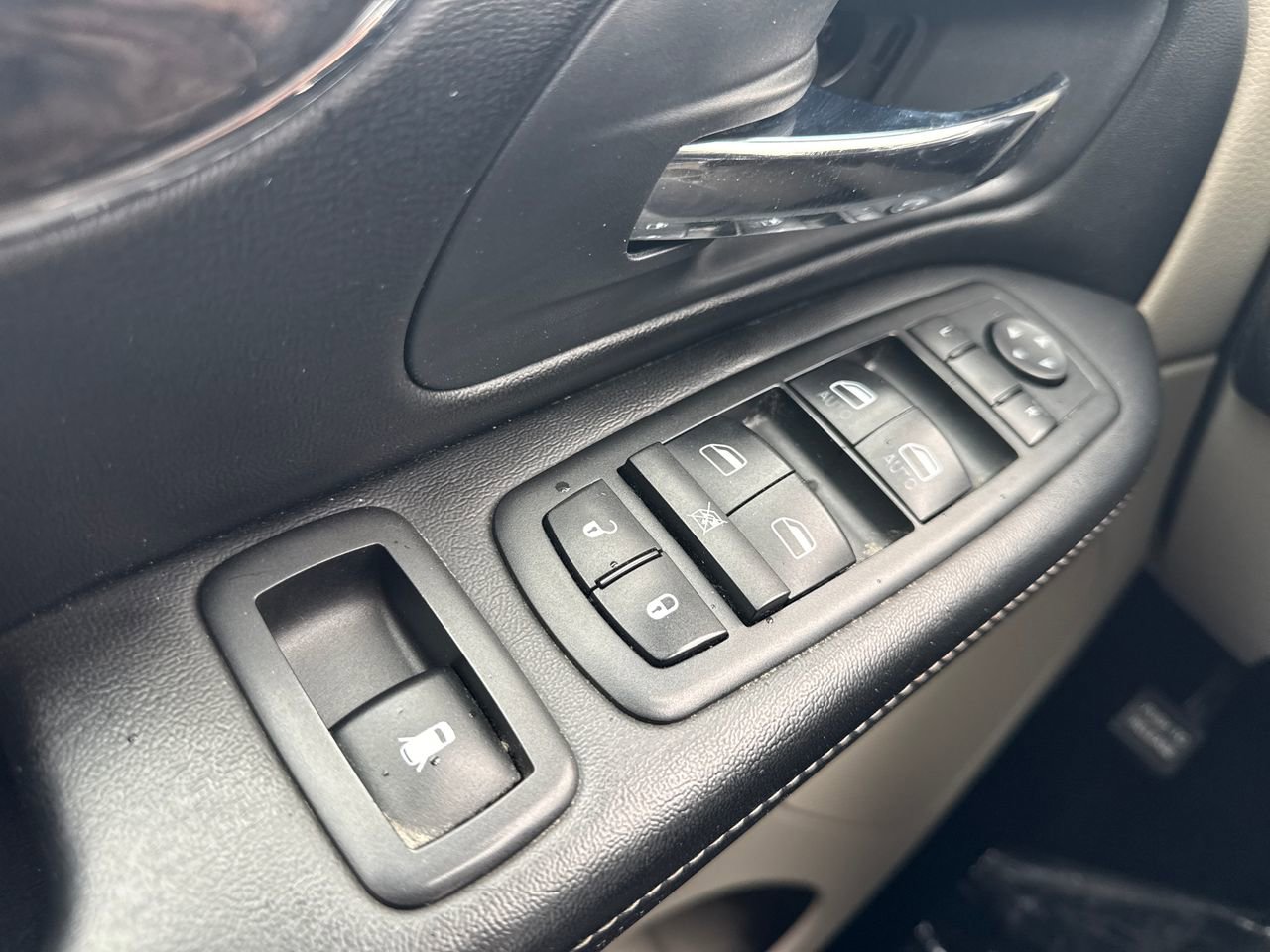 Used 2012 Chrysler Town & Country Touring w/ Entertainment Group #1 image 29