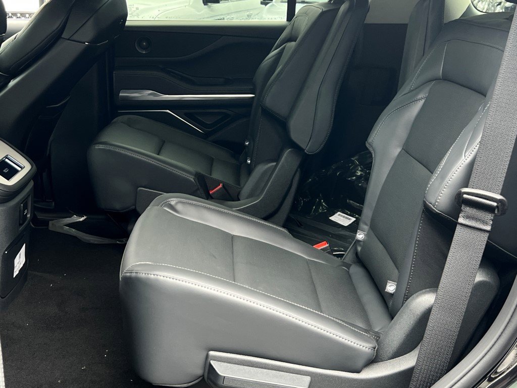 New 2026 Lincoln Navigator Premiere image 12