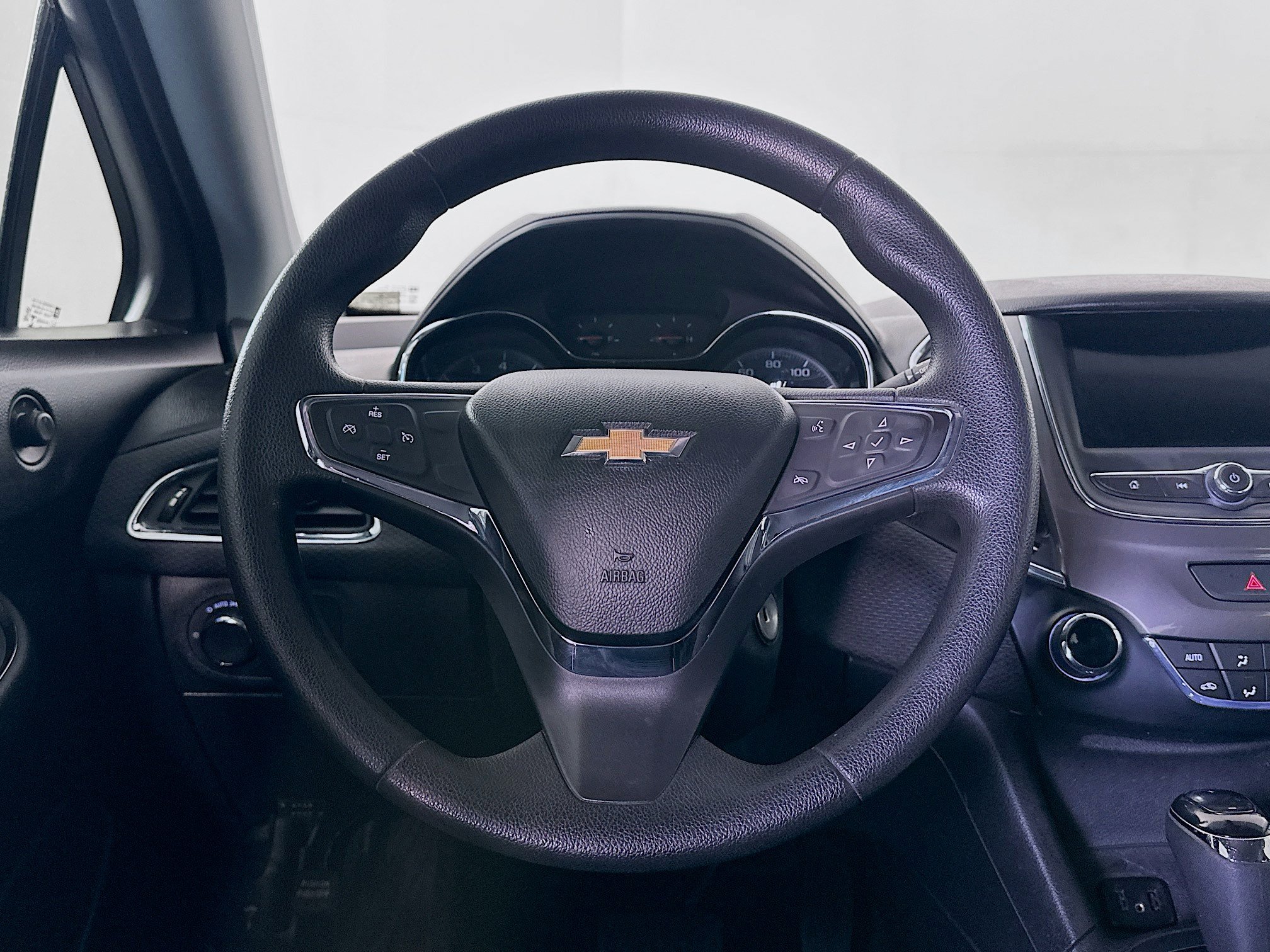 Used 2019 Chevrolet Cruze LT FWD image 17