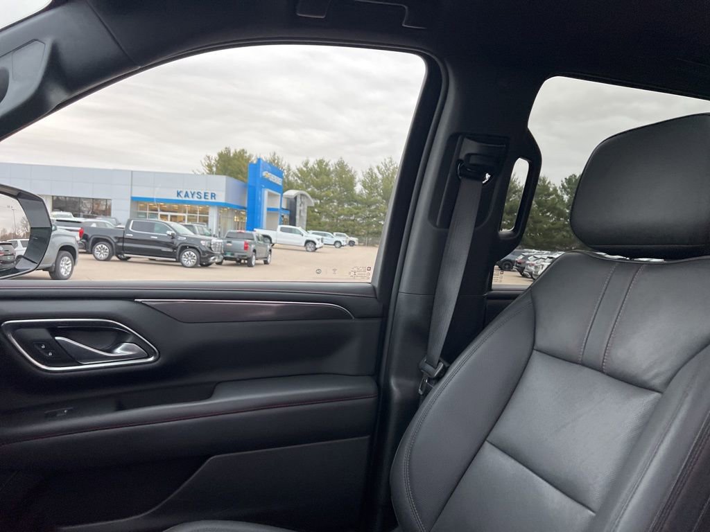 Used 2022 Chevrolet Suburban RST w/ Luxury Package image 23
