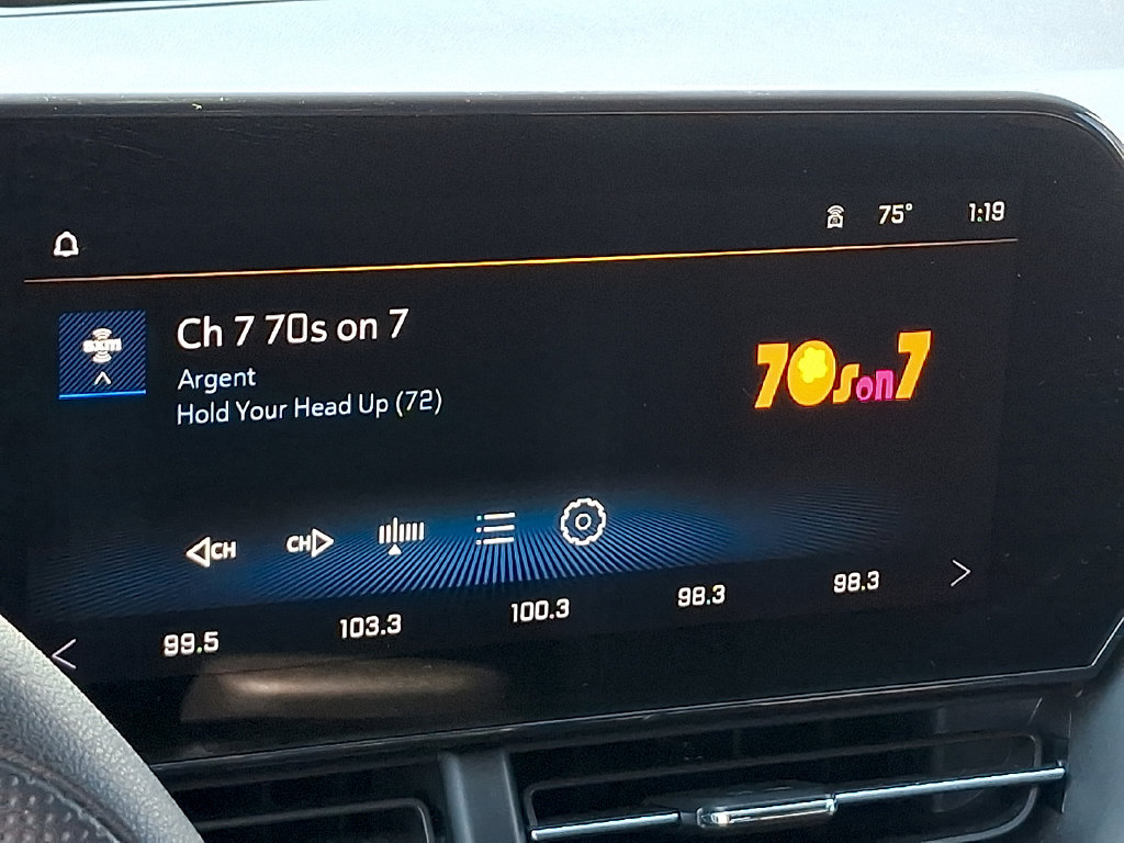 Used 2025 Chevrolet Trax LT FWD image 16