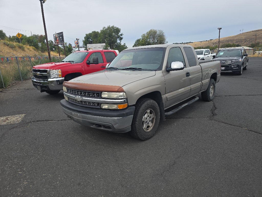 Used 2002 Chevrolet Silverado 1500 LS w/ Off-Road Pkg AWD/4WD image 2