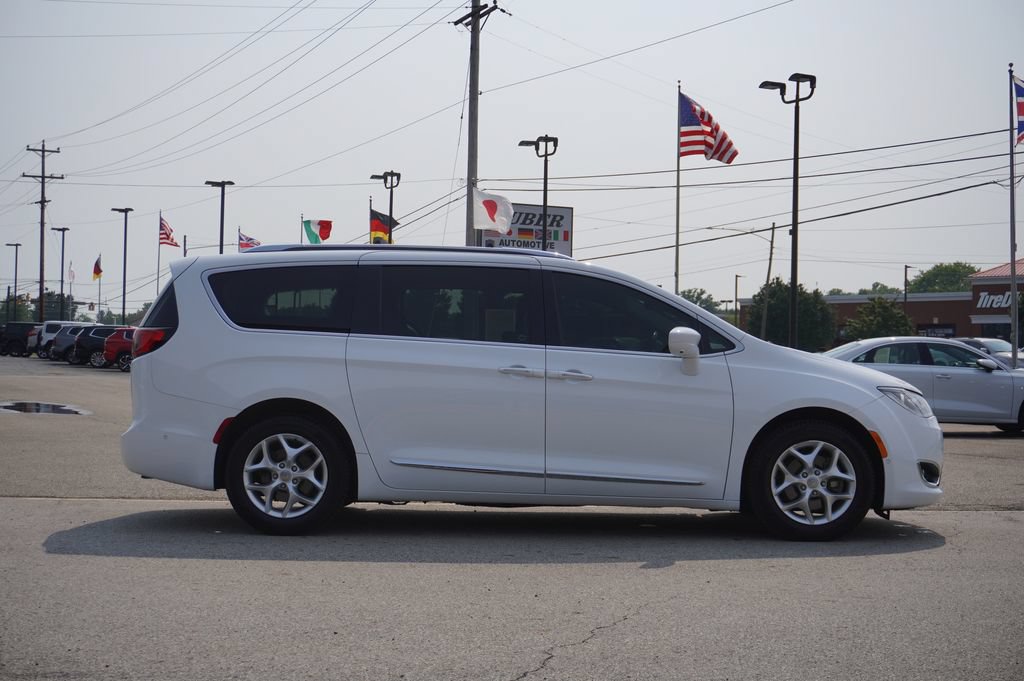 Used 2020 Chrysler Pacifica Touring-L Plus w/ Tire & Wheel Group FWD image 8