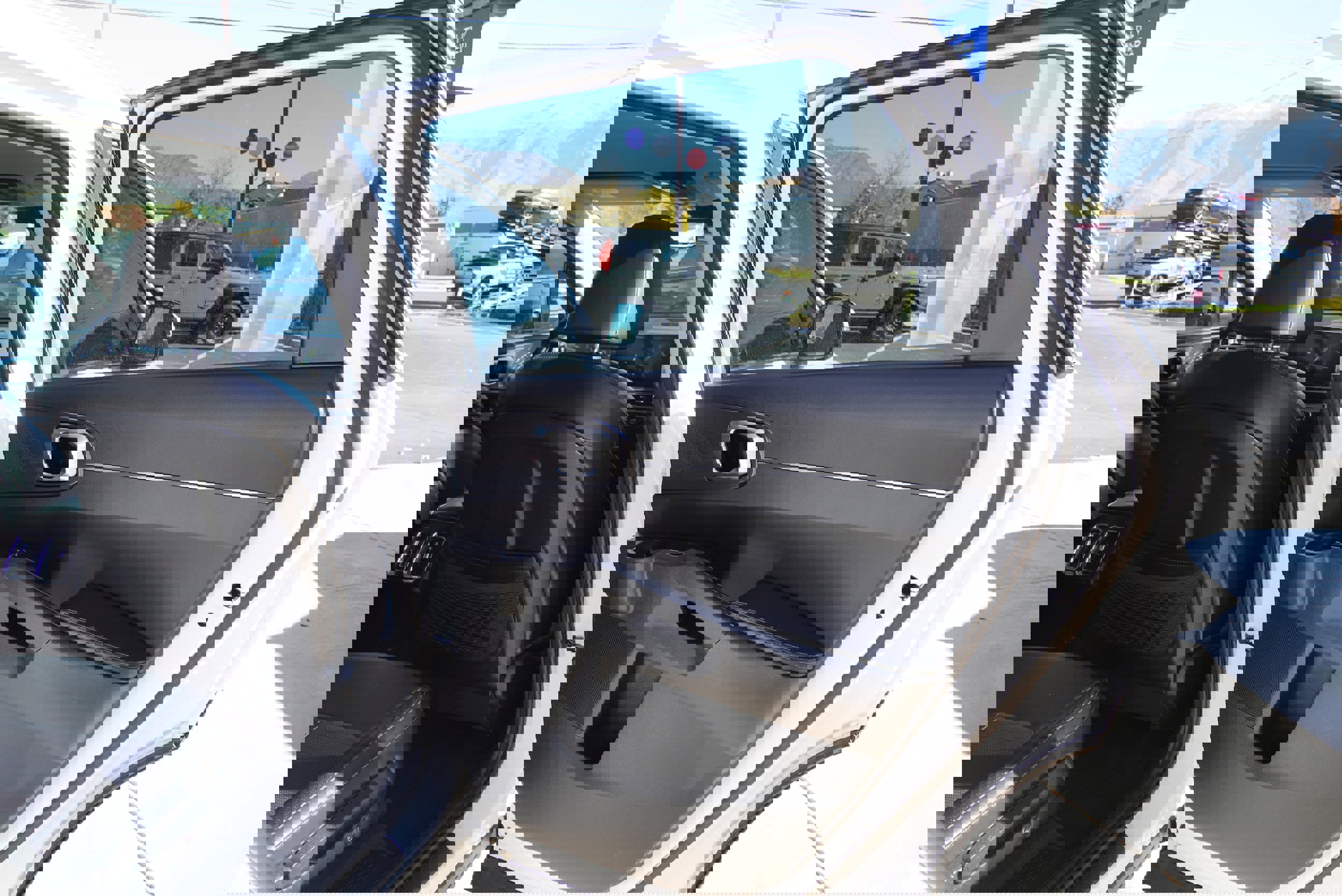 Used 2024 Kia Sorento S image 27