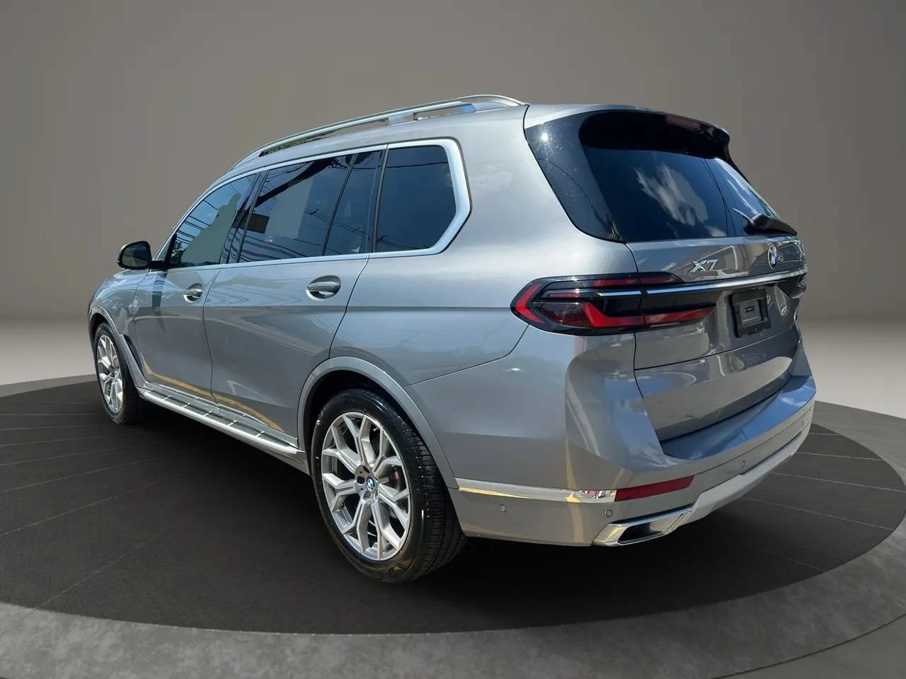 Used 2025 BMW X7 xDrive40i AWD/4WD image 7