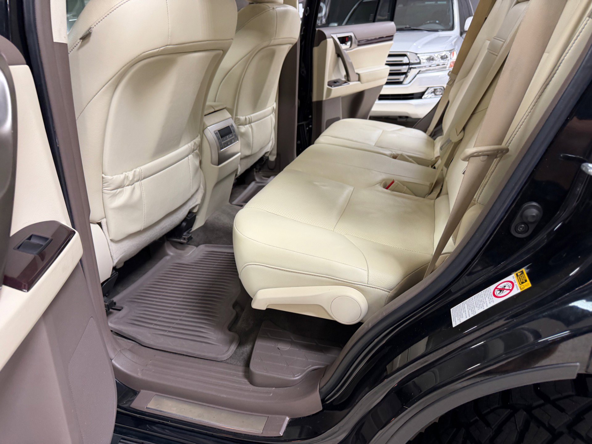 Used 2015 Lexus GX 460 w/ Premium Package AWD/4WD image 30