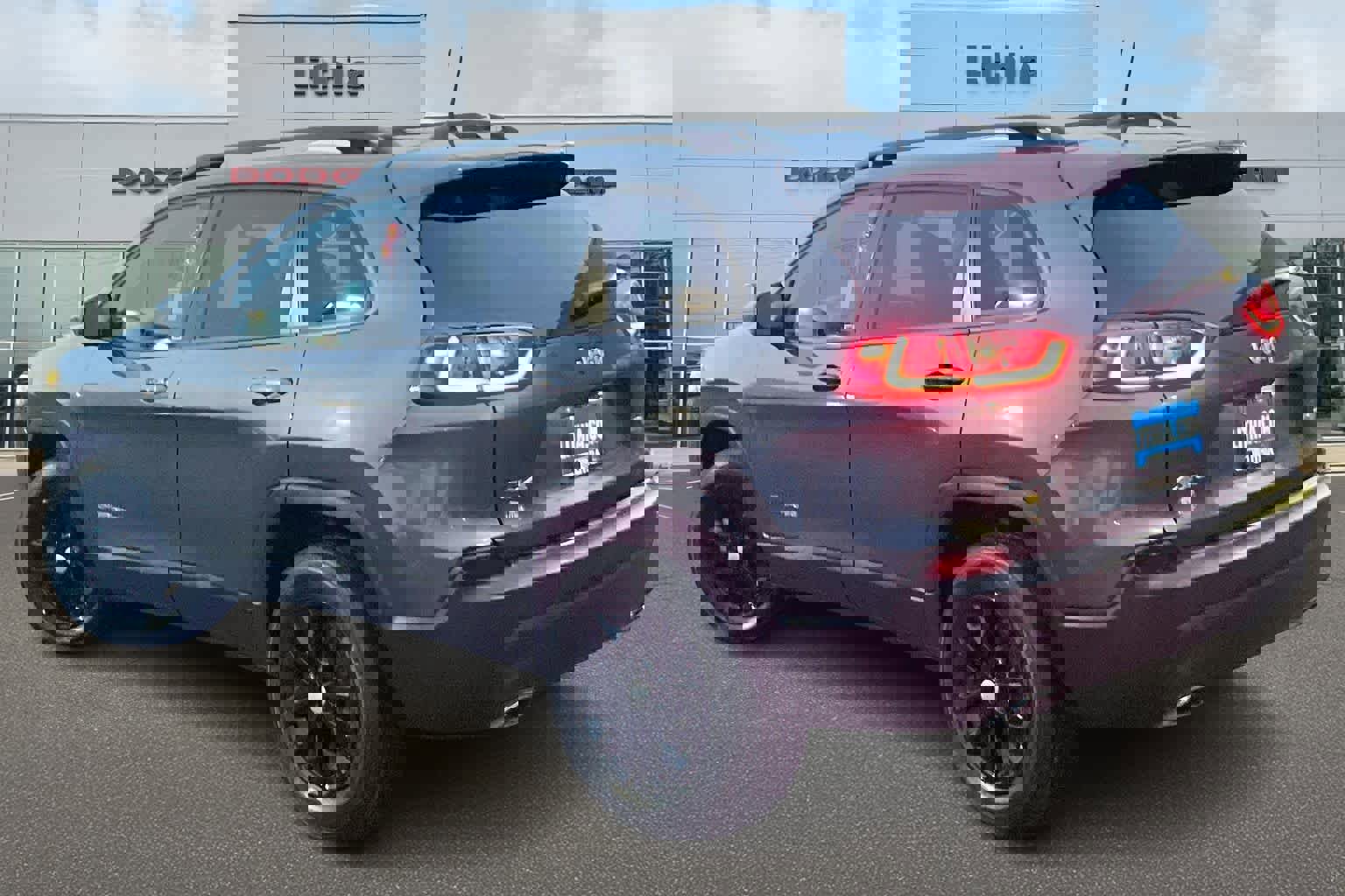 Used 2022 Jeep Cherokee Latitude Lux w/ Sun & Sound Group image 4