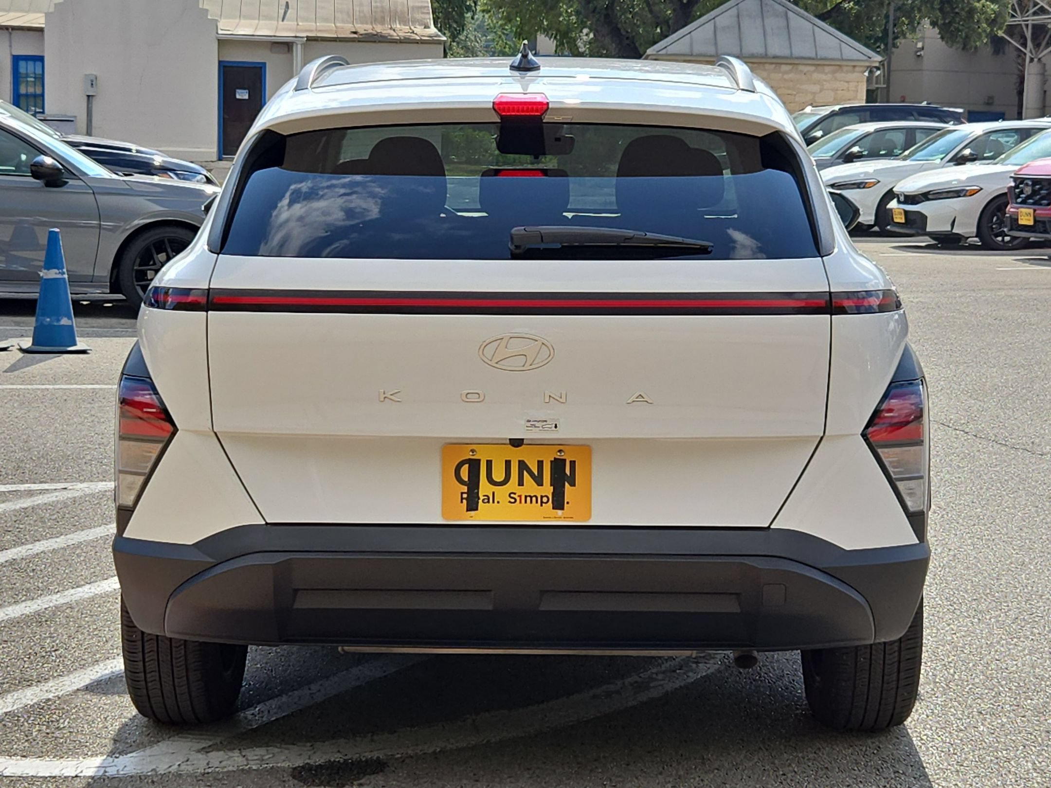 Used 2025 Hyundai Kona SEL FWD image 4