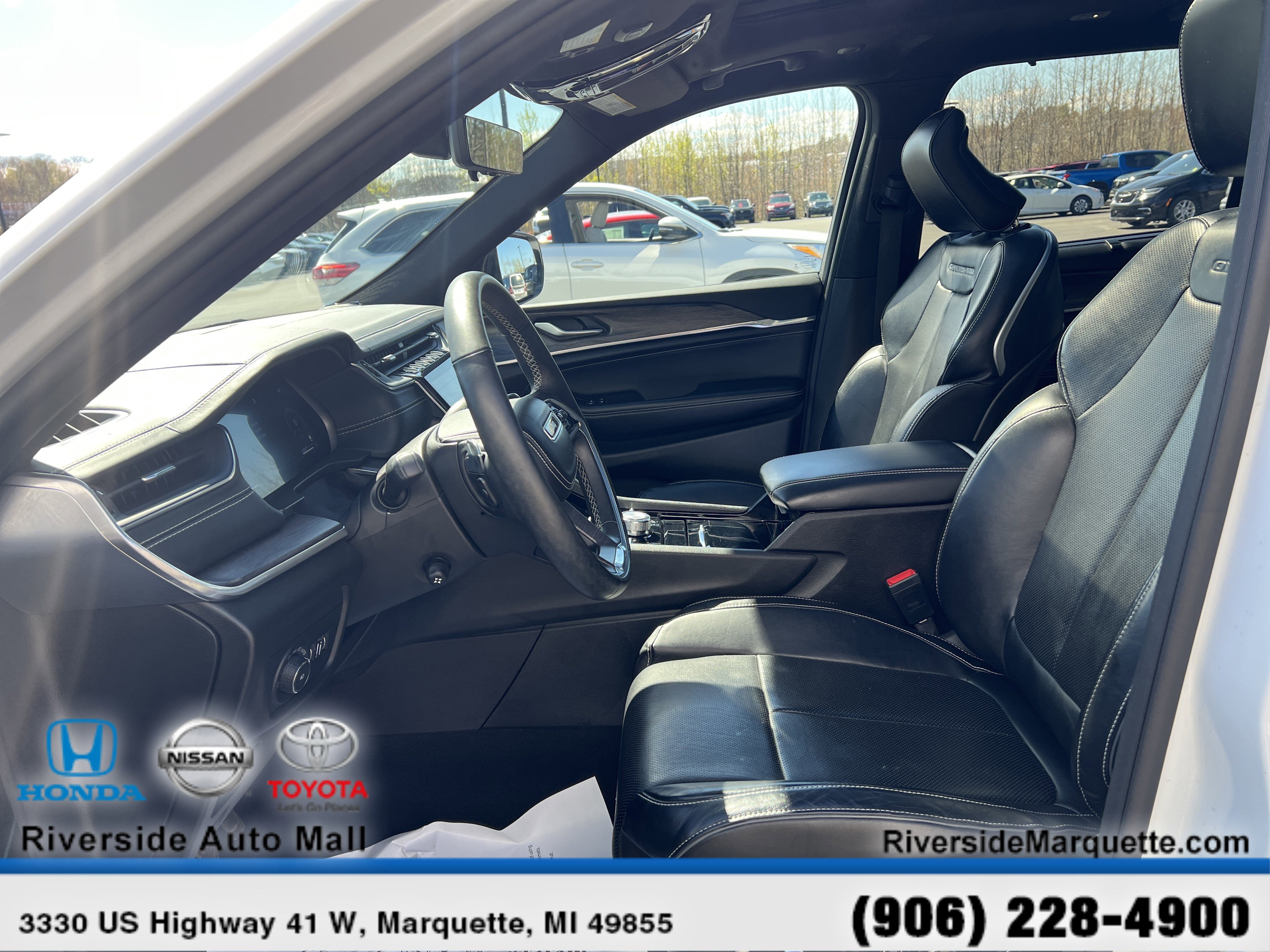 Used 2022 Jeep Grand Cherokee L Overland w/ Luxury Tech Group IV AWD/4WD image 15