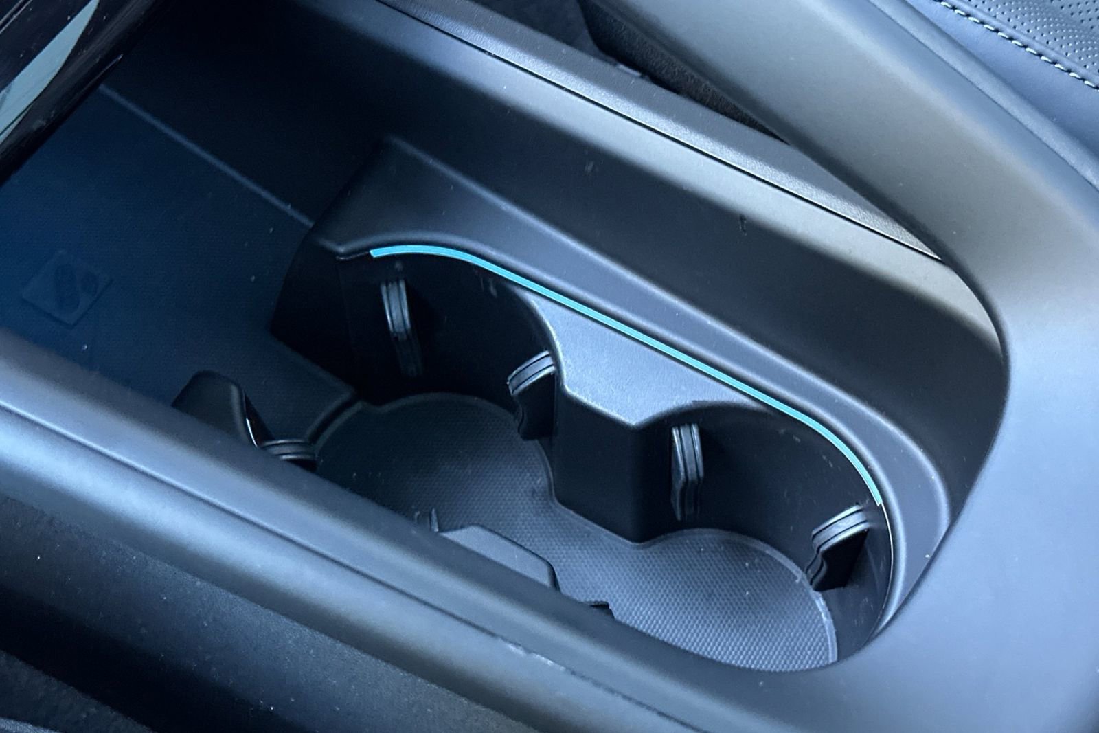 Certified 2025 Porsche Macan 4 Electric image 26