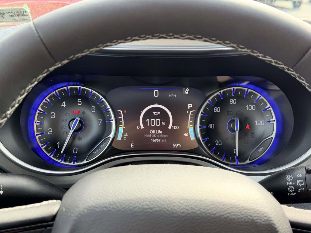 Used 2024 Chrysler Pacifica Limited w/ S Appearance Package image 10