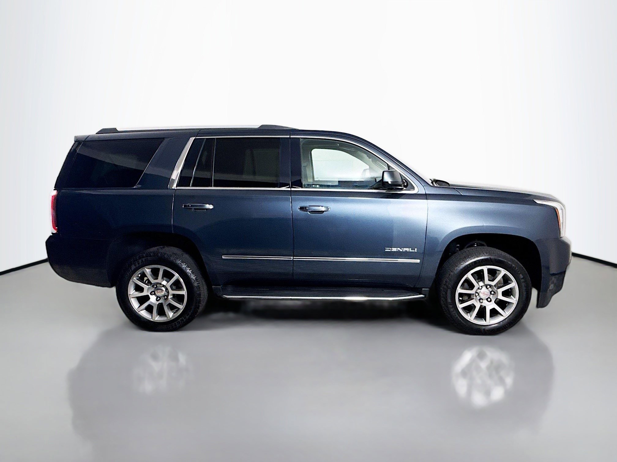 Used 2020 GMC Yukon Denali w/ Enhanced Security Package image 11