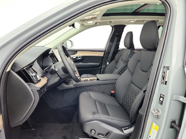 New 2026 Volvo XC90 T8 Plus w/ Protection Package Premier AWD/4WD image 17