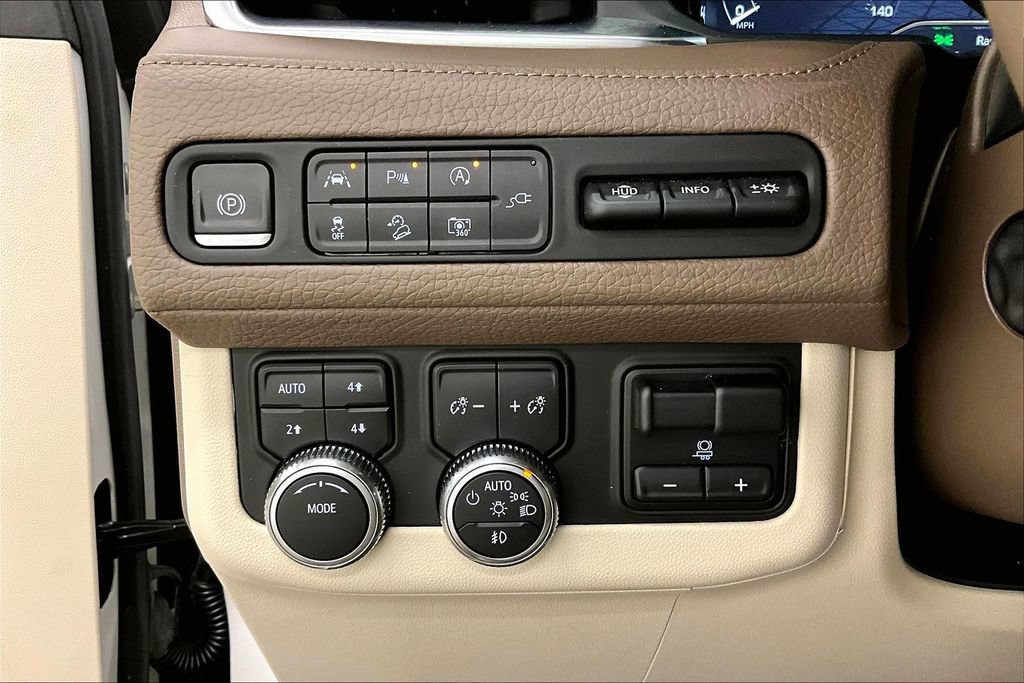 Used 2022 GMC Yukon Denali w/ Denali Premium Package AWD/4WD image 15
