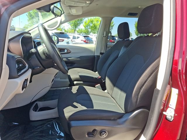 Used 2023 Chrysler Voyager LX FWD image 13