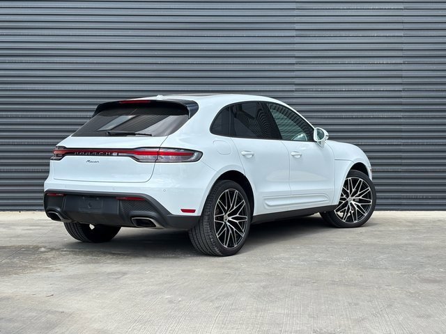 Certified 2025 Porsche Macan image 7