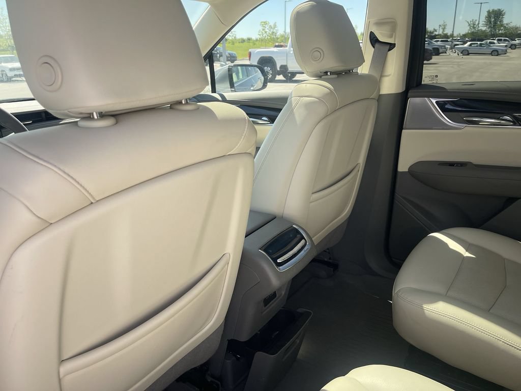 Used 2023 Cadillac XT6 Premium Luxury w/ Technology Package AWD/4WD image 39